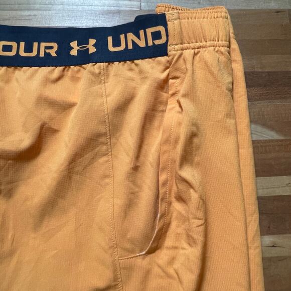 Under Armour Mens Vanish Woven 6" Shorts Honey Orange / Black S - Picture 3 of 7